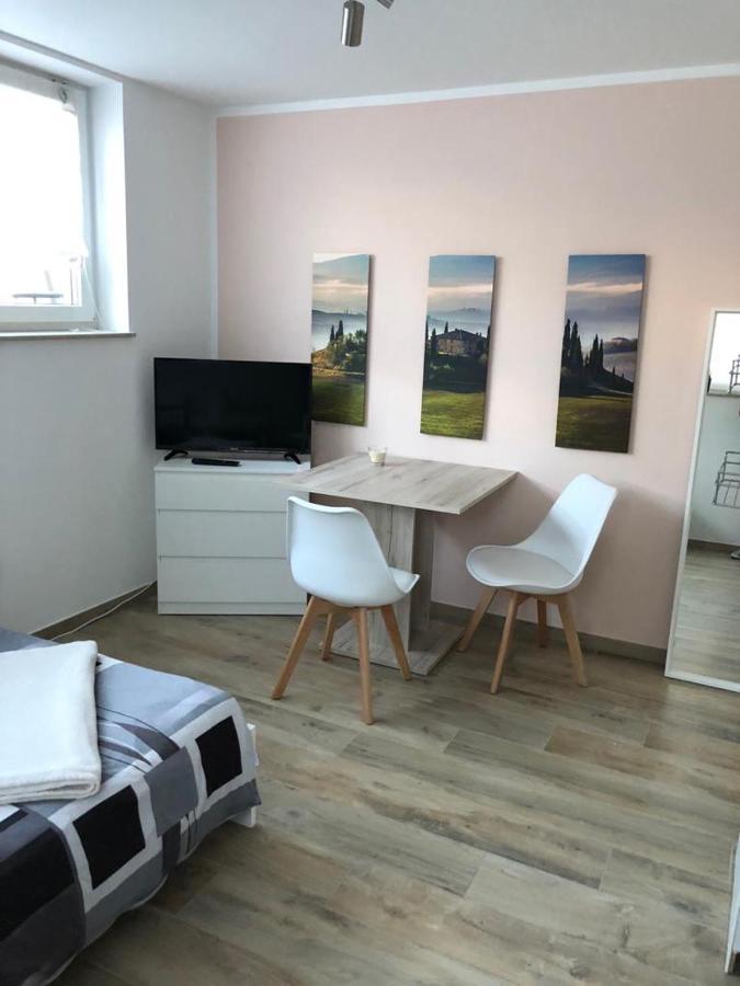 Ferienwohnungen Lamisto Am Waldesrand Neckartenzlingen Εξωτερικό φωτογραφία